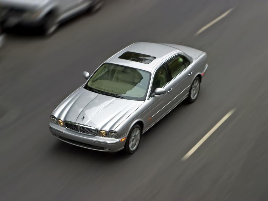  Jaguar XJ8 L 2005 года  (фото 38 из 63)